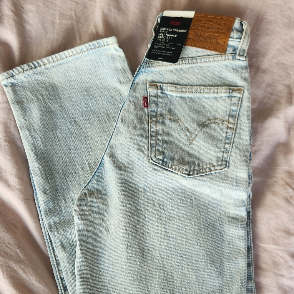 Levi's Ribcage Straight Ankle Jeans